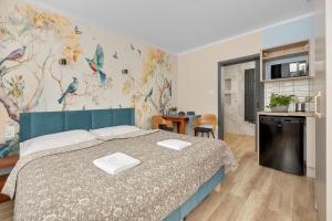a bedroom with a bed and a painting on the wall at Dom Wczasowy Radość in Rewal