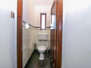 a small bathroom with a toilet in a hallway at Faraway in Rhosneigr +18 photos