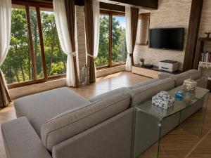 a living room with a couch and a tv at Villa Leo in Bar