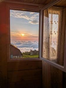 a window with a view of the sunset at Gomismta Panorama in Gomi