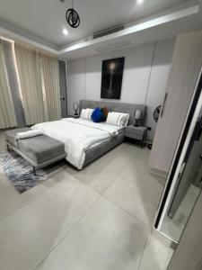 a bedroom with a large bed in a room at Serene Keys Homes in Otinshi