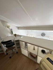 an office with a desk and a chair at Studio au coeur de Aix in Aix-en-Provence +3 photos