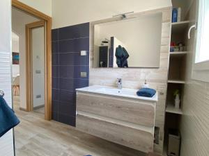 a bathroom with a sink and a mirror at RH1 and RH2 - PuntoCasaBudoni in Budoni +49 photos