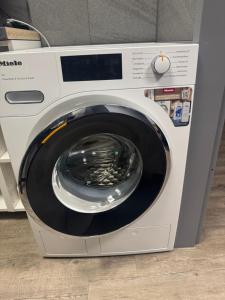 a washing machine with its door open in a room at Hansa Pension 2 Hamburg - Ruhige Zimmer mit Gemeinschaftsküche in Hamburg