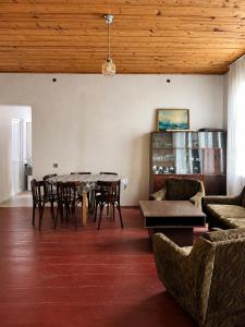 a dining room with a table and chairs at Utsera Veranda in Utsera