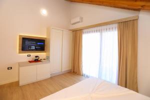 a bedroom with a bed and a large window at Guesthouse Micaj ERDEO in Hor +15 photos
