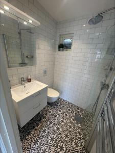 a bathroom with a sink and a toilet at Höllviksstugan in Höllviken