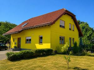 a yellow house with a red roof at Urlaub mit Hund auf dem Bauernhof Hofswald in Euscheid