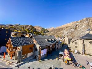 an overhead view of a town with mountains in the background at L'Ecrin de Jade - Valloire in Valloire