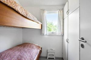 a small bedroom with a bunk bed and a window at FY125-Middelfart-Capellavej-16 in Middelfart