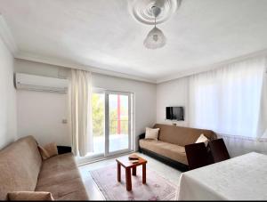a living room with a couch and a window at kozalak evleri in Gökbel