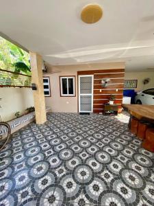 a living room with a tile floor and a table at Hermosa Traveler's Corner in Culis