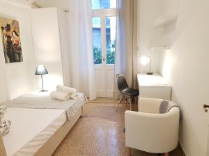 Posteľ alebo postele v izbe v ubytovaní Errathens Aegean Apartment - Athens Center, 5 BD, 2 BATH