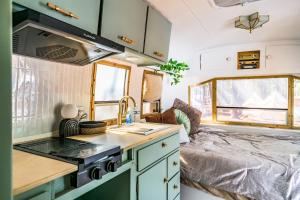 a kitchen and living room in a tiny caravan at Ponderosa Pines Resort in Parks