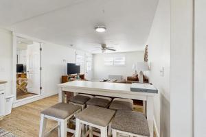 a living room with a white table and chairs at Well-located, dog-friendly home - walk to footbridge & Barrett Park in Boothbay Harbor