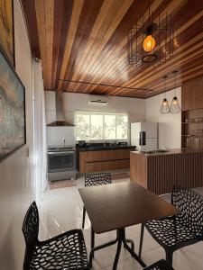 a kitchen with a table and chairs in a room at Casa Pé da Serra in Estivado