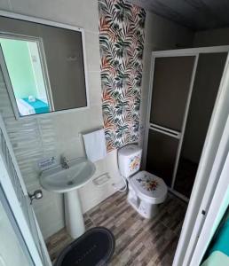 a small bathroom with a sink and a toilet at Posada MaiMai in Providencia