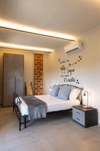 a bedroom with a bed with words on the wall at Cascina Bella - Piozzo in Piozzo