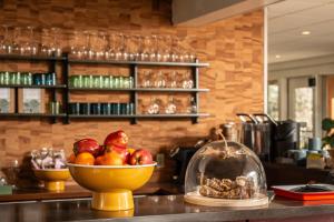a bowl of fruit on a counter in a kitchen at The Outpost by Windham Mountain Club in Windham