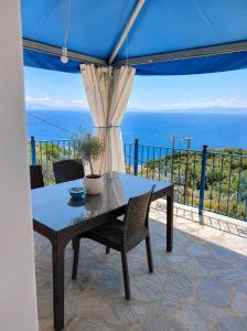 a table and chairs with a view of the ocean at Ioannis Appartements Glossa in Glossa
