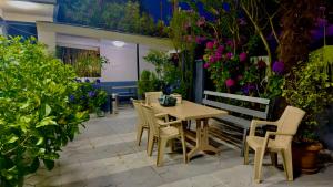 Jardí fora de Hotell Anna Ureki