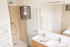 a bathroom with two sinks and a shower at Le Forest - Saint-Cyr-l'École in Saint-Cyr-lʼÉcole +10 photos