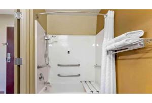 a shower in a bathroom with a shower curtain at Motel 6 Fairfield OH Cincinnati in Fairfield +32 photos