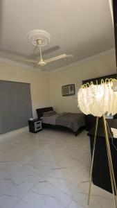 a bedroom with a bed and a ceiling fan at رابغ in Rabigh +1 photo