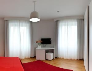 TV a/nebo společenská místnost v ubytování Felix Hotels - Residence Hotel Grandi Magazzini