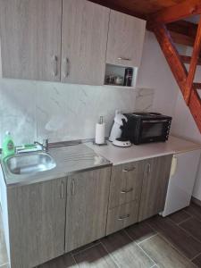 Nhà bếp/bếp nhỏ tại Adea's home