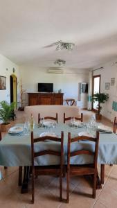 a dining room with a table with wine glasses on it at Casa Manchia in Loiri