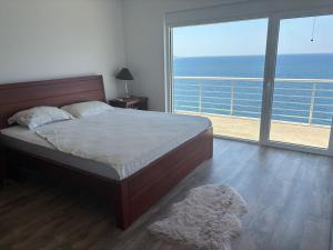 a bedroom with a bed and a view of the ocean at Haus am Strand in Bar