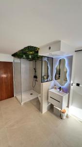 a bathroom with a sink and a mirror at Studio cosy Plage à pied Parking in La Grande Motte