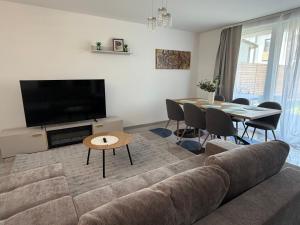 a living room with a couch and a table at Concept Residence in Târgu-Mureş