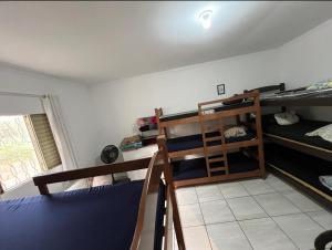 a dorm room with bunk beds and a bed at Chácara Lobos in Sorocaba +14 photos