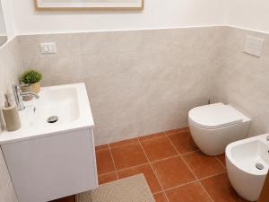 a bathroom with a toilet and a sink at Affaccio degli Dei in Drapia