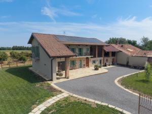 an aerial view of a house with a driveway at Cascina Bella - Piozzo in Piozzo