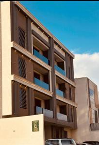 a building with a car parked in front of it at شقة غادة الفندقية الفاخرة in Abha