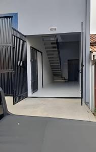 a view of a building with a stair case at Loft 2 com Ar e Garagem até 6 Pessoas Rede Urbana in Indaiatuba