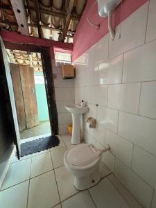 a bathroom with a toilet and a sink at Casa Beco do Sertão - Praça do Coreto in Goiás +41 photos