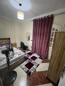 a room with a bedroom with a bed and a window at Abu safa home in Al Ghuşnah
