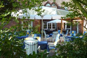 Ein Garten an der Unterkunft Cafe Gaubenhaus