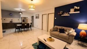 a living room with a couch and a table at Coeur A 2 in Macouria