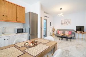 a kitchen and living room with a table and chairs at Lumina House Panagia in Panagia