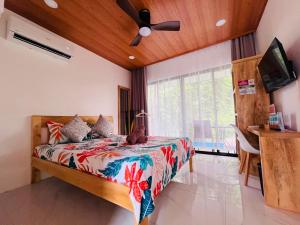 a bedroom with a bed and a ceiling fan at ThePureYann in San Juan +51 photos