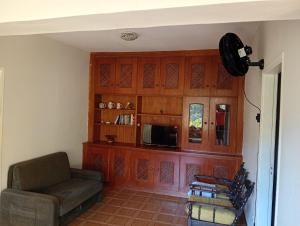 a living room with a couch and a microwave at Chácara sol nascente in Suzano