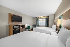 a hotel room with two beds and a flat screen tv at Econo Lodge Inn & Suites Santa Fe South in Santa Fe +63 photos