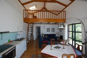 a kitchen and living room with a loft at Quinta da Bouça - Agroturismo in Paços de Gaiolo