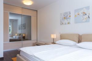 Posteľ alebo postele v izbe v ubytovaní Apartments Villa Alba
