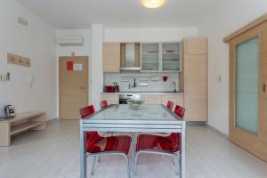 Kuchyňa alebo kuchynka v ubytovaní Apartments Villa Alba